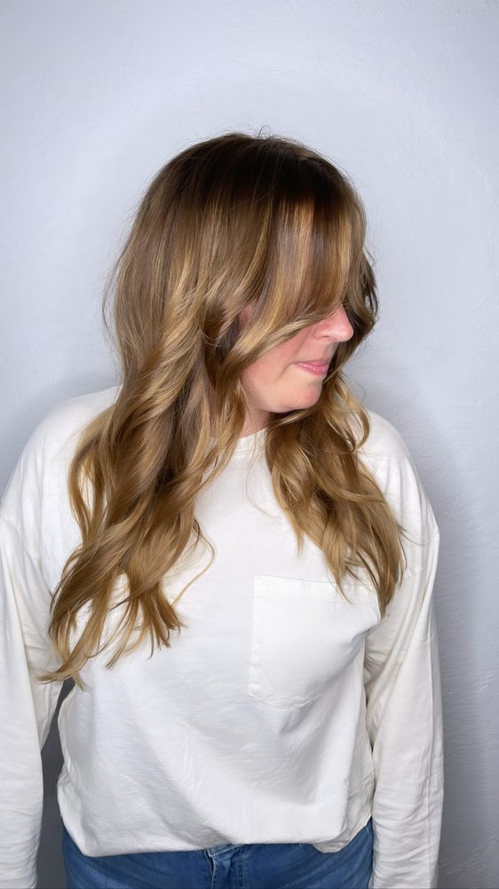 Moni Love Hair Logo