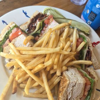 Hank's Creekside Restaurant - Turkey Club Sandwich - American Near Me - Santa Rosa, California