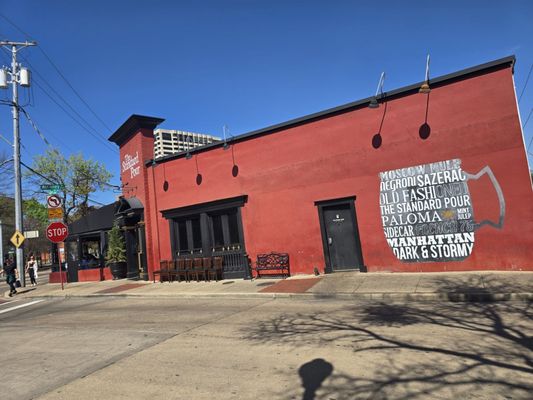 The Standard Pour by null