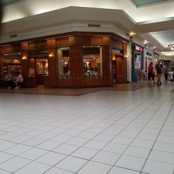 Gloria Jeans Coffees - the inside of a mall - Coffee & Tea Near Me - La Crosse, Wisconsin Gloria Jeans Coffees - the inside of a mall - Coffee & Tea Near Me - La Crosse, Wisconsin
