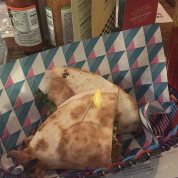 Wahaca Oxford Circus - Chicken quesadilla - Mexican Near Me - London, XGL Wahaca Oxford Circus - Chicken quesadilla - Mexican Near Me - London, XGL