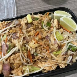 Lamai Thai Food - Chicken pad Thai