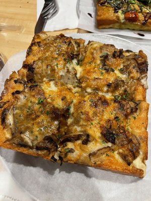 Old Chicago Pizza + Taproom by null