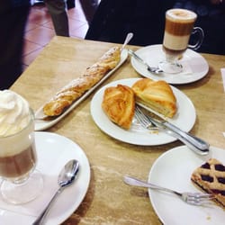 Condi - Flauta, linzer, croissant relleno, capuchino chocolate y mocachino