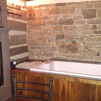 Walnut Ridge - Walnut Ridge - Romantic , Authentic 1800's Log Cabin lodging - Platteville WI - near UW Platteville - Galena - Mineral Point - Dodgeville - Hotels Near Me - Platteville, Wisconsin