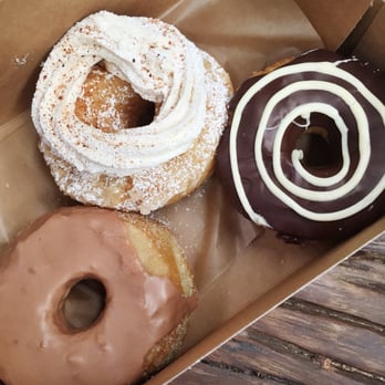 Five Daughters Bakery - Hot chocolate, eggnog, and chocolate peppermint cronuts - Bakeries Near Me - Franklin, Tennessee