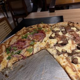 Filet Mignon pizza and BARBECUE CHICKEN NEAPOLITAN 10"