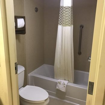 Hotel Atlantic Beach - Small ass bathroom - Hotels Near Me - Pine Knoll Shores, North Carolina