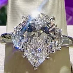 La Vita Vital - Custom 3 1/2 carat pear shaped, diamond ring with matched pair of Cadillac cut side, Diamonds!