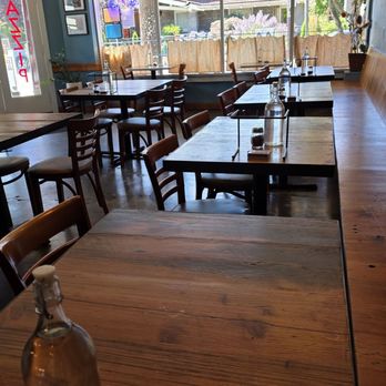 Red Sauce Pizza - Interior - Pizza Near Me - Portland, Oregon