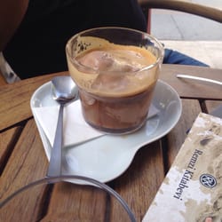 Kahve Dünyası - Affogato: dondurma uzerine espresso.