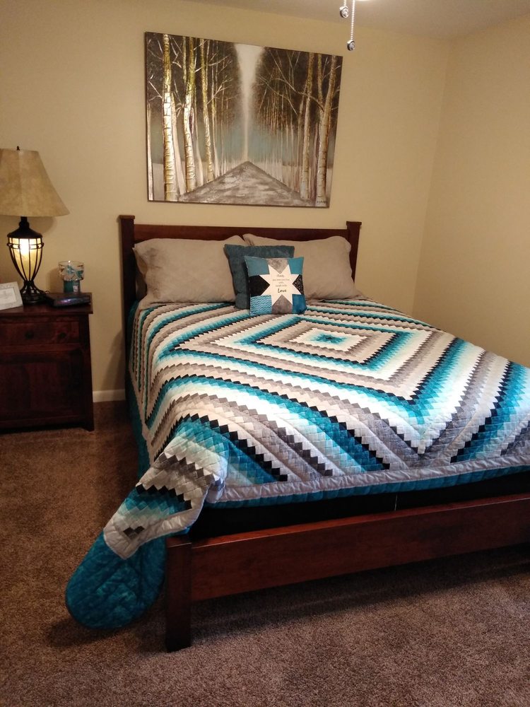 LOG CABIN QUILT SHOP Updated September 2024 35 Photos & 13 Reviews