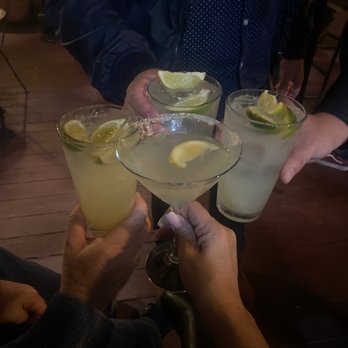 Barneys Beanery - Yummy cocktails - Sandwiches Near Me - Pasadena, California