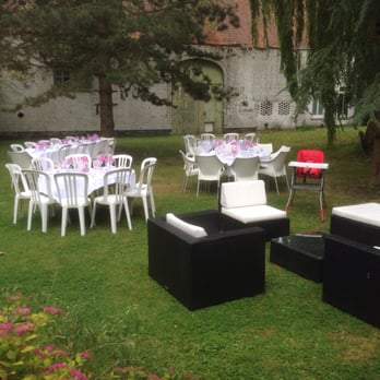 La Ferme Blanche - Repas de Mariage  dans le Jardin - Hotels Near Me - Lompret, 59