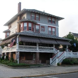 Browns Nostalgia Bed & Breakfast - View from front