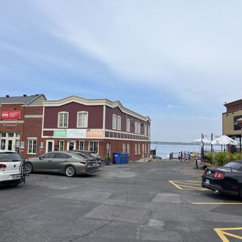 MJ et Cie Café - parking lot with cars - Cafes Near Me - Chambly, Quebec MJ et Cie Café - parking lot with cars - Cafes Near Me - Chambly, Quebec