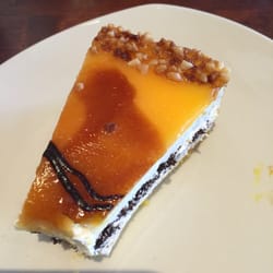 Carnevale Coffee Roastery - Mango-viskikakku ei maistunut vahvasti mangolle eikä viskille, mutta oli silti hyvää.