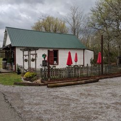 Big Creek Winery Tasting Room - Seating area to enjoy a picnic with your favorite wine