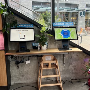Vinason Pho Kitchen - Kirkland - Order your meal at the self-service kiosk. - Vietnamese Near Me - Kirkland, Washington