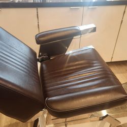Eyebrow Station