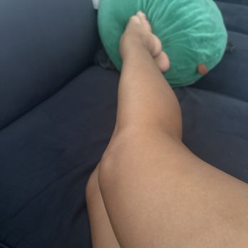 Caribbean Glow - Tan legs for the summer - Spray Tanning Near Me