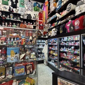 Mike's On the Water - Museum - Bars Near Me - Clair Shores, Michigan