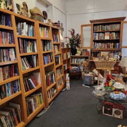 Chisholm Country Store - Used books
