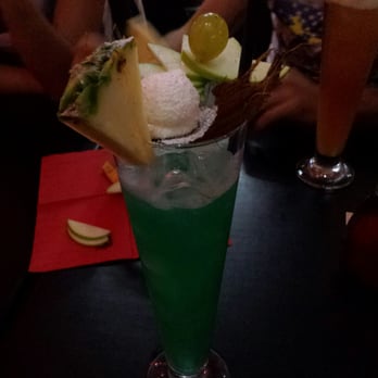 Changes Pub - Changes Blue (cocktail analcolico fruttato con succo d'ananas, crema di cocco e blue curaçao) - Pubs Near Me - Rome, RM