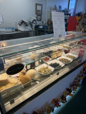 Tutti’s Italian Market & Deli by null