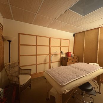 Kristen Swegles, LAC MTCM CMP - Cozy treatment room. - Acupuncture Near Me - Santa Barbara, California Kristen Swegles, LAC MTCM CMP - Cozy treatment room. - Acupuncture Near Me - Santa Barbara, California