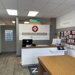 CPR Cell Phone Repair Charleston West Ashley - Front desk