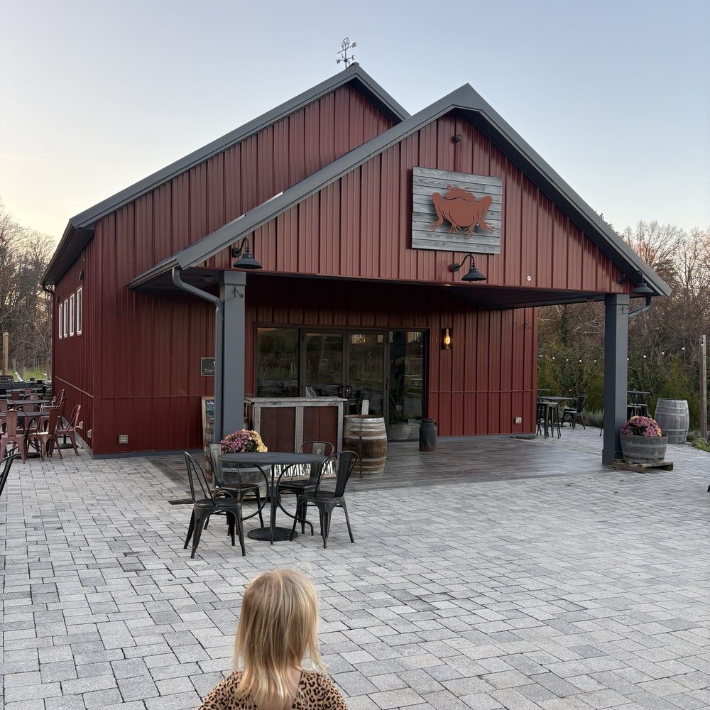 Great Frogs - Outdoor - Wineries Near Me - Annapolis, Maryland