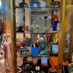 Divine Consign - Knickknacks