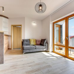 Baltic Sands Aparthotel - Apartament Delux wyposażony w dwie sypialnie , aneks kucheny z salonem ,łazienkę,  Loggię - wielkość 50 m2