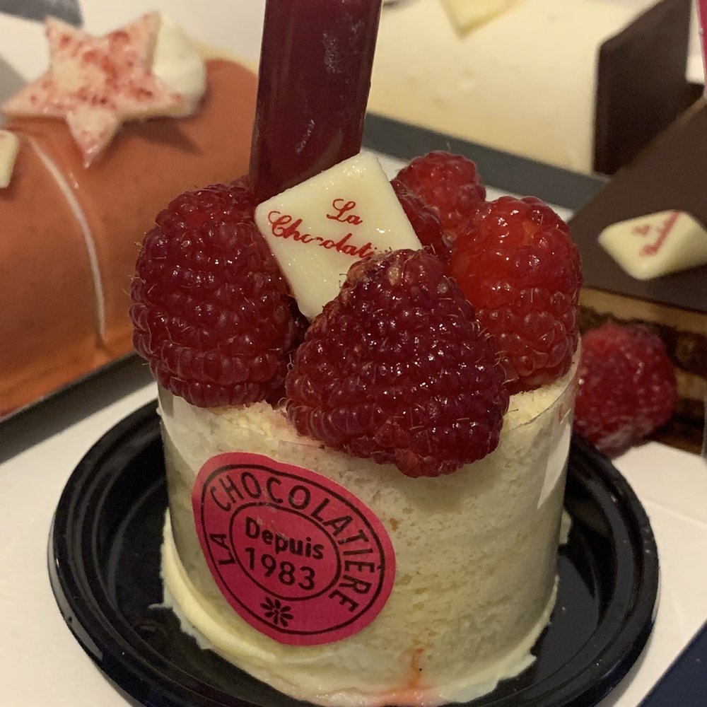 La Chocolatière - Charlotte with berries that comes with a syringe - Bakeries Near Me - Tours, 37