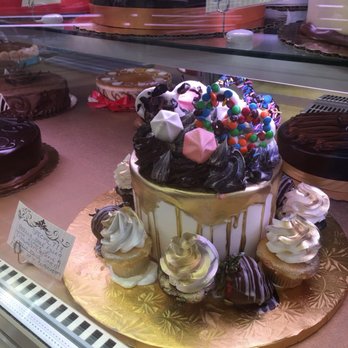 Dortoni Bakery - Bakeries Near Me - Levittown, New York
