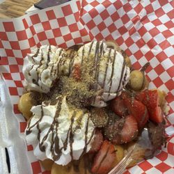Bubble waffle with nutella and strawberries