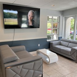 Vado Surgery Center - Waiting area with comfortable couches