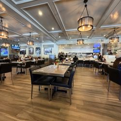 Lovi's Delicatessen - The interior