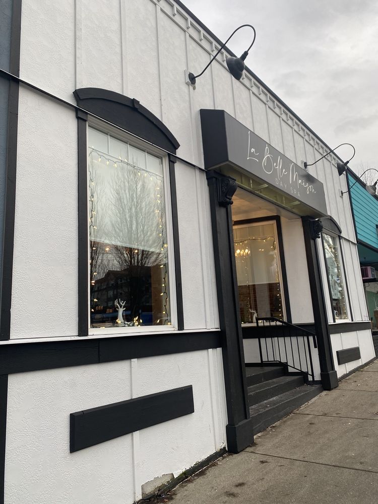 LA BELLE MAISON DAY SPA 2540 Montrose Avenue, Abbotsford, British