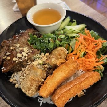 Pho Oh Love - Vermicelli bowl with grilled beef, shrimp paste, and egg roll - Vietnamese Near Me - La Puente, California Pho Oh Love - Vermicelli bowl with grilled beef, shrimp paste, and egg roll - Vietnamese Near Me - La Puente, California