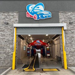 Tagg-N-Go Car Wash - Entrance to tunnel