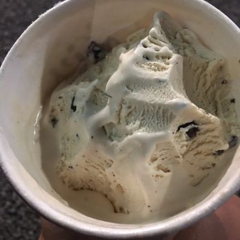 Jeni's Splendid Ice Creams - Salted peanut butter with dark chocolate flecks, it's good, not too sweet! - Ice Cream & Frozen Yogurt Near Me - Austin, Texas