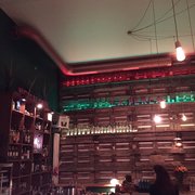 Foto zu Yelp Elite Event: Mole, Mezcal, México! - Berlin, Deutschland. Der Tresen samt Wanddeko