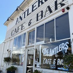 Antlers Cafe & Bar - Outside