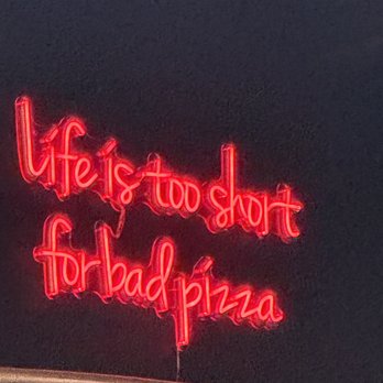 D'Oro Pizza Bar - Decor - Pizza Near Me - Miami, Florida