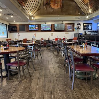 Fat Willy's - Dining room - Pizza Near Me - Mesa, Arizona Fat Willy's - Dining room - Pizza Near Me - Mesa, Arizona