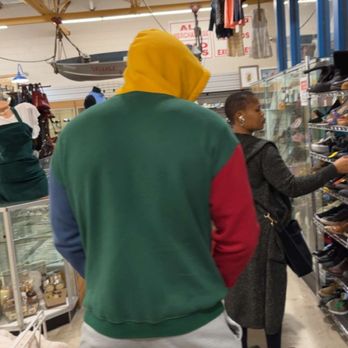 Island Thrift - Excellent aesthetic and collection of items, both vintage and contemporary. - Thrift Stores Near Me - Centereach, New York