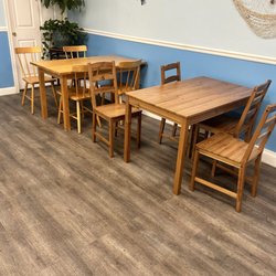 Crack And Juicy - Seating area