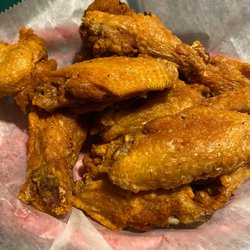 Blinky's Noble Grill & Bar - Plain wings-YUMMMMM! Crispy and hot!